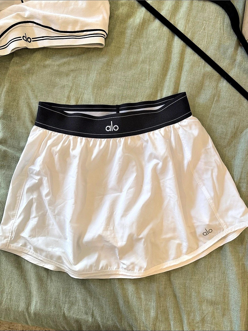 Alo Athletic Shorts in White & Black Size Medium Like New